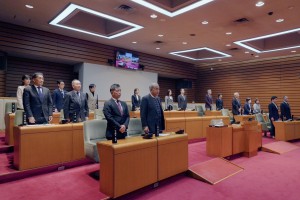 イラン攻撃に抗議、即時中止求める決議を全員賛成で採択